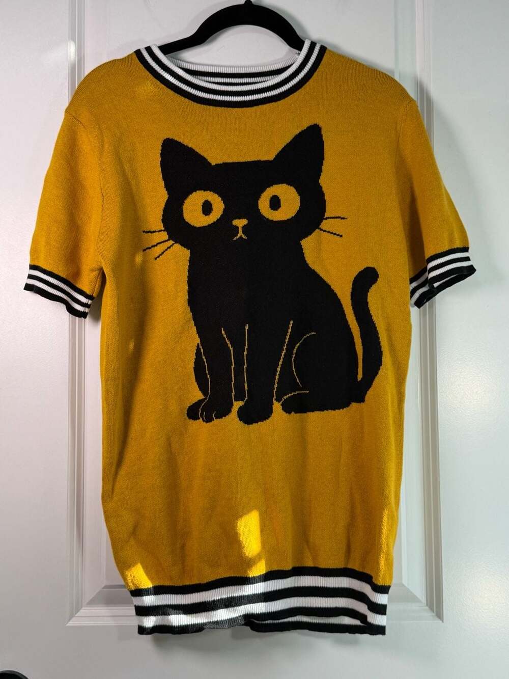 OXKNIT Yellow Black Cat Graphic Short Sleeve Knit Sweater Medium